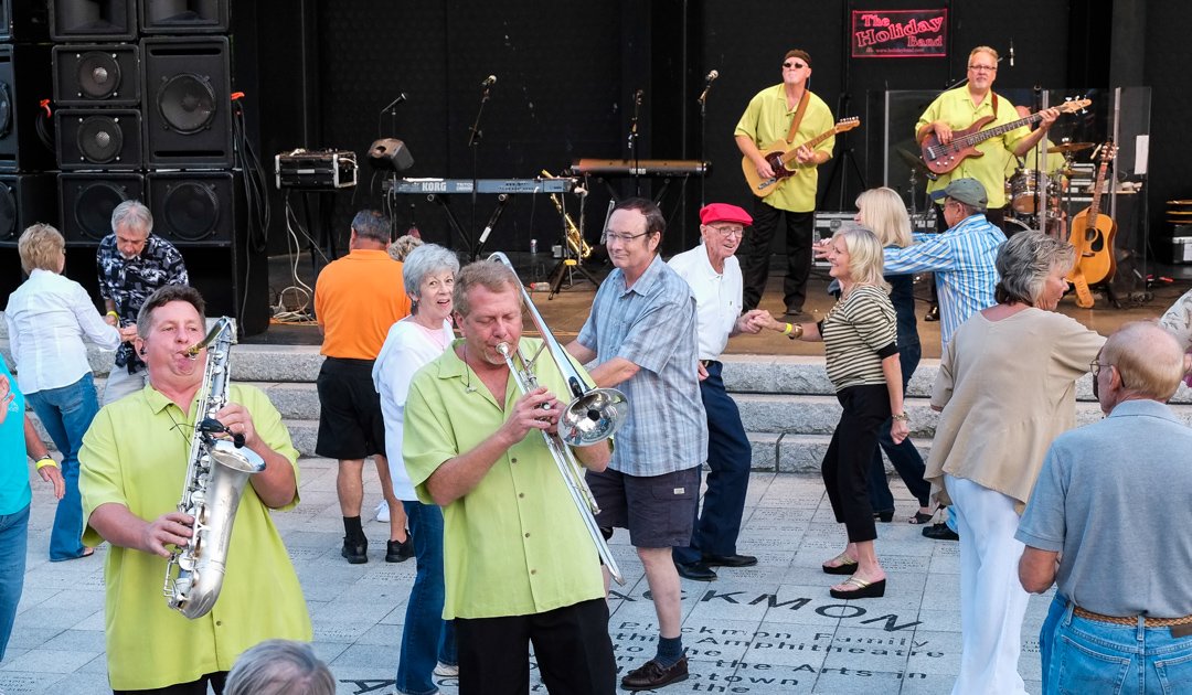 holidayband13088074.jpg