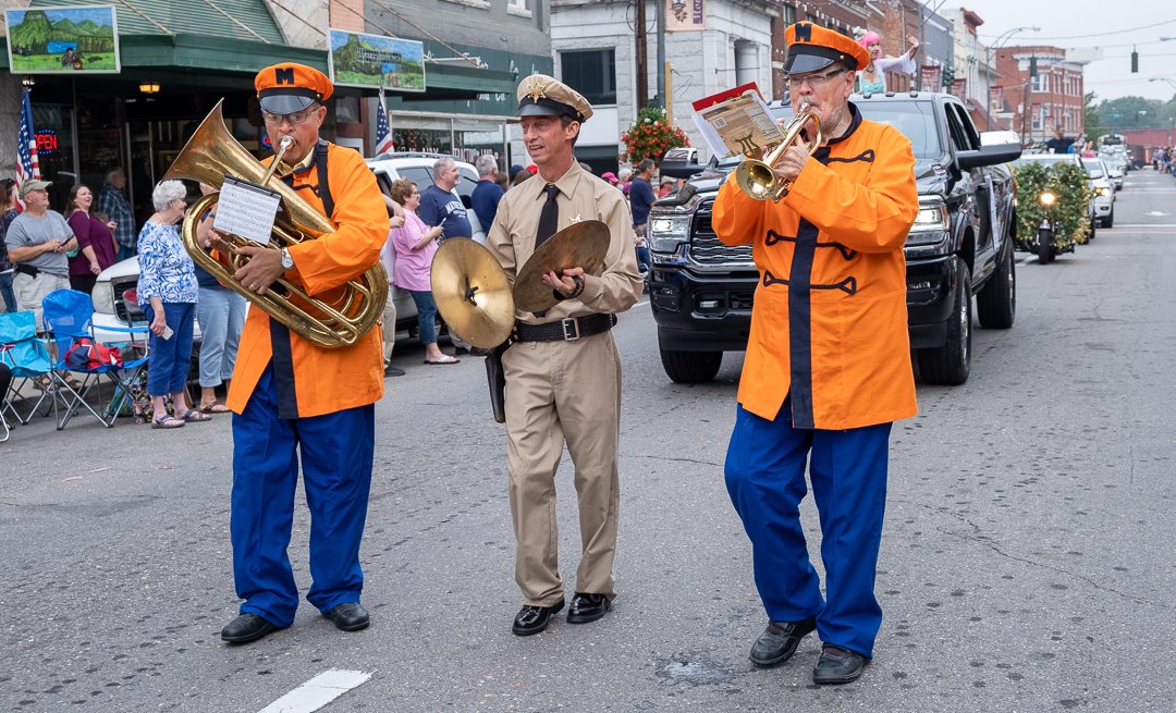 parade1909103.jpg