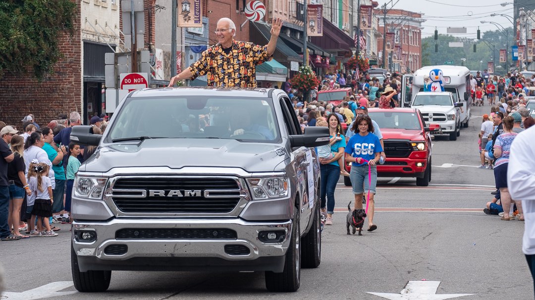 parade1909130.jpg