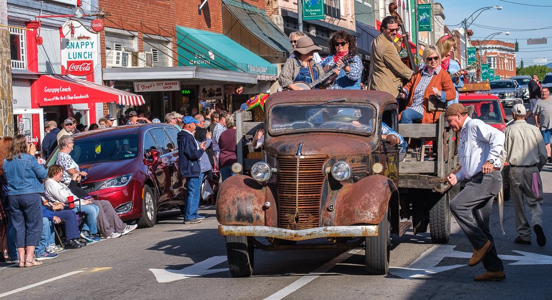 parade2109100.jpg