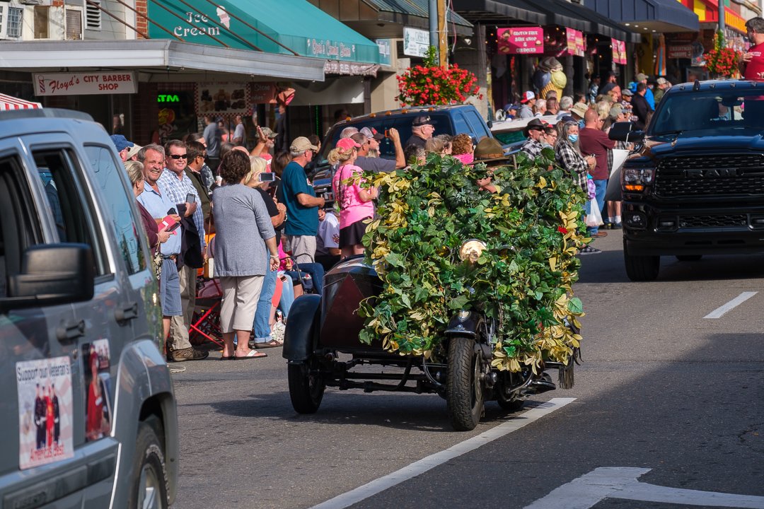 parade210977.jpg