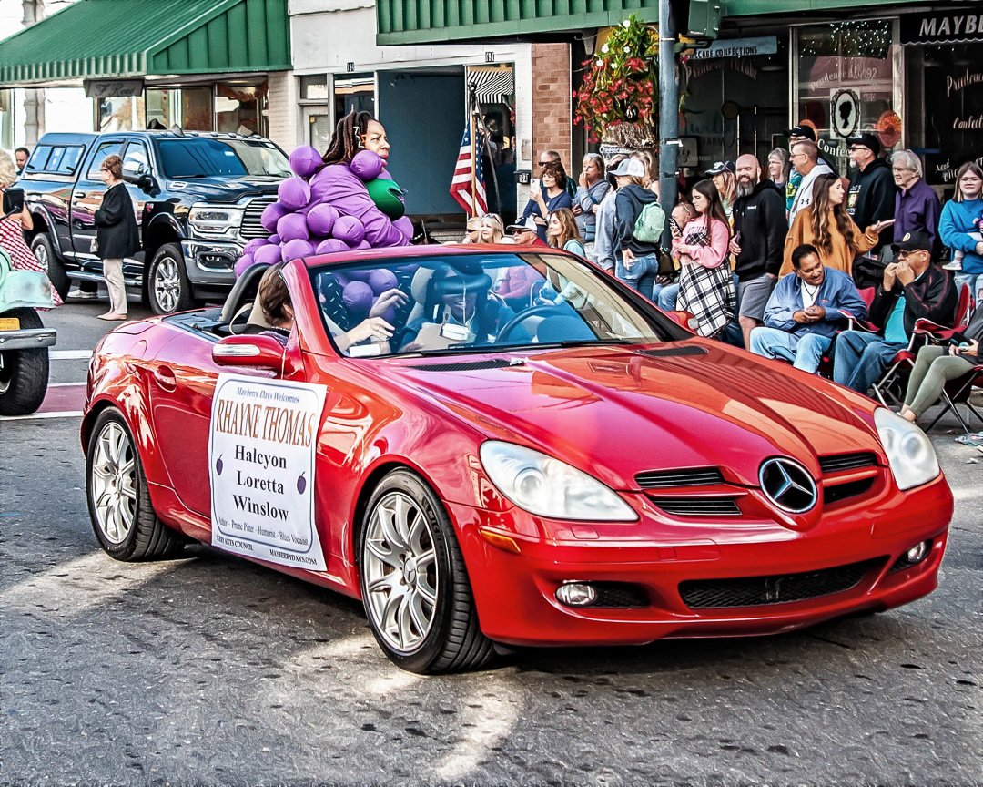 parade22091011.jpg