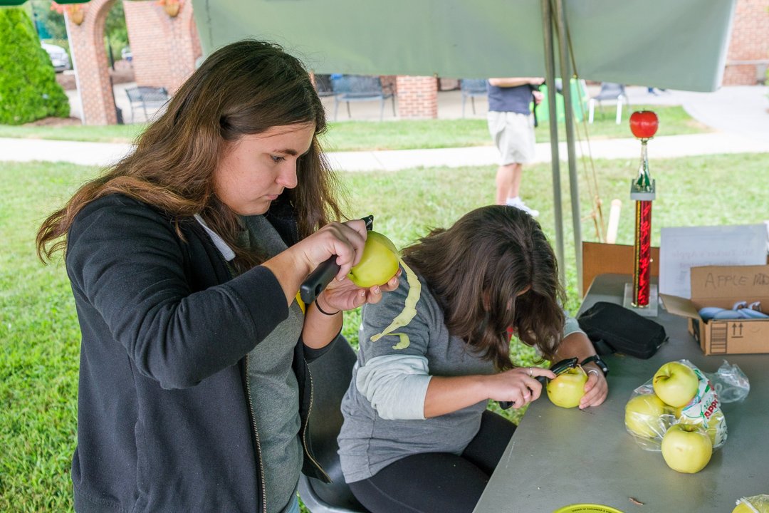 applepeeling23094.jpg